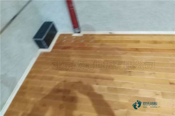 柞木籃球場實木地板怎么維修？