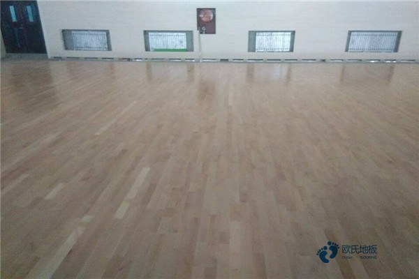 體育運動木地板怎么翻新？橡膠木
